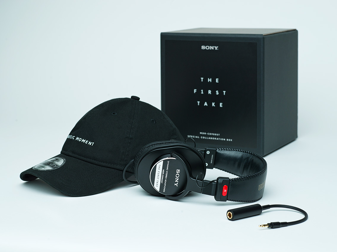 MDR-CD900STに、アパレルブランド「NEW ERA」のオリジナルキャップをセットにしたオリジナルBOX