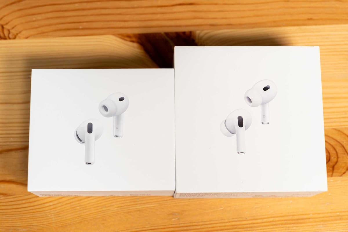 左が「AirPods Pro 3」の外箱、右が「AirPods Pro 2」の外箱