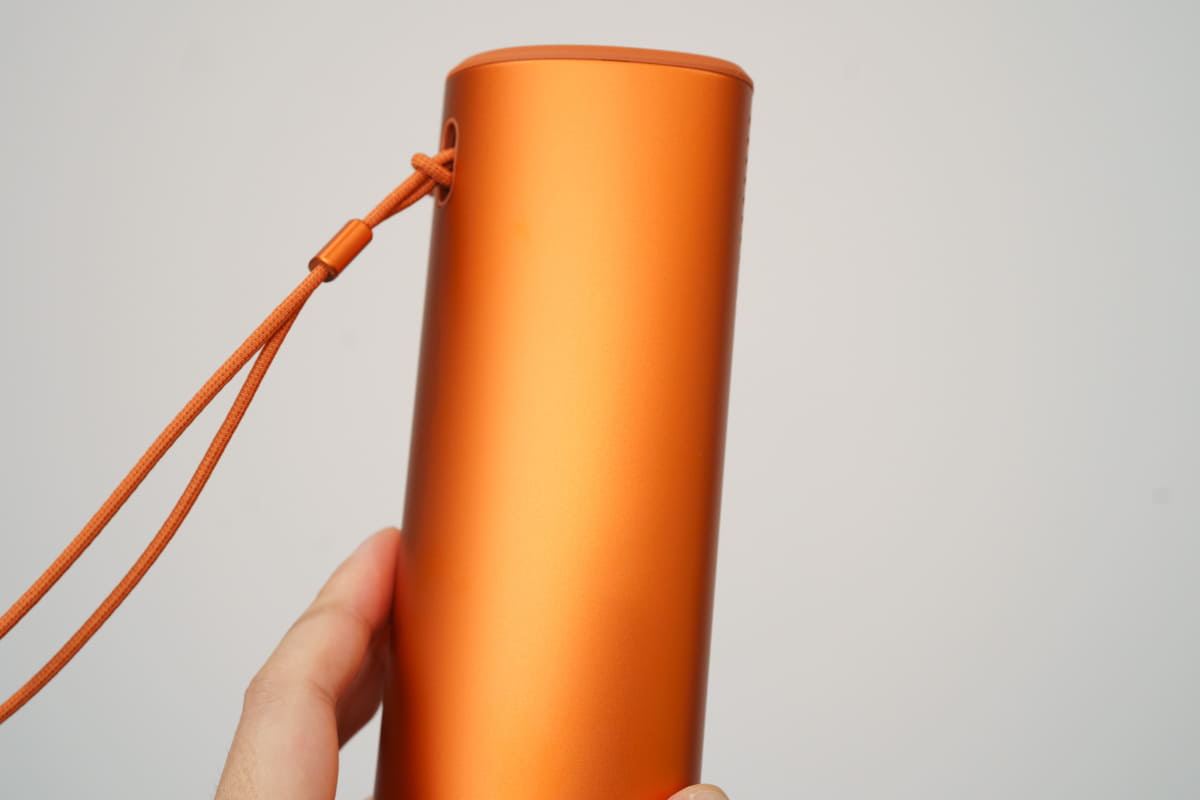 滑らかなフォルムで、Muonを小さくしたような印象だ