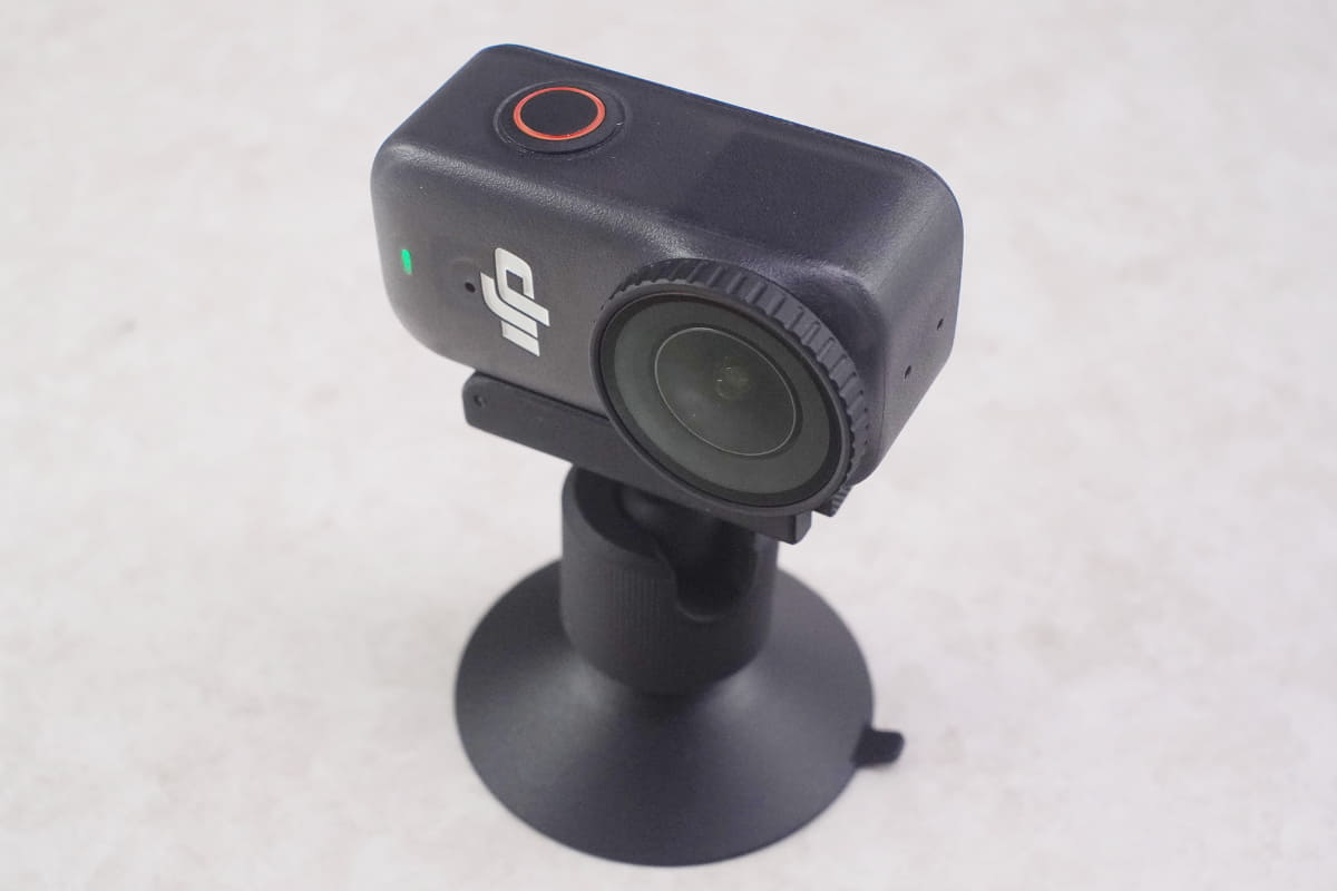 Dual-Direction Magnetic Ball-Joint Adapter Mountは、吸盤を取り外すと三脚用マウントになる