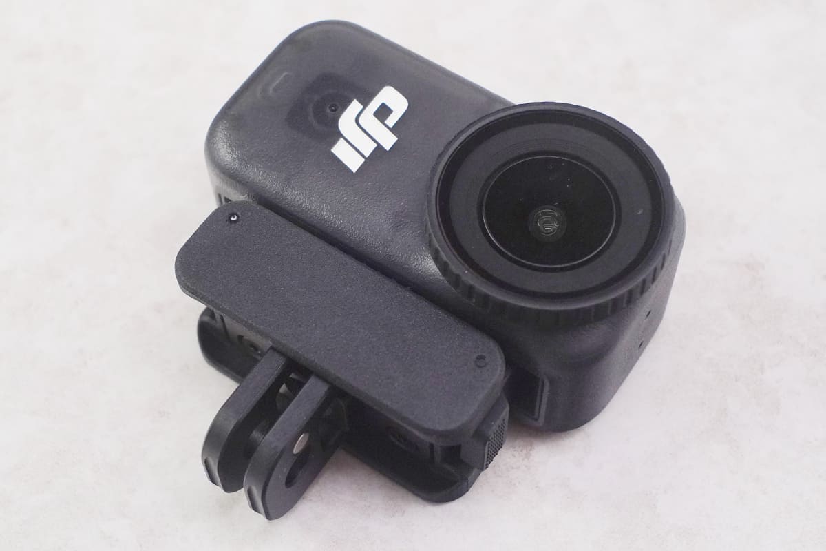 GoProと三脚マウント兼用のDual-Direction Quick-Release Foldable Adapter Mount