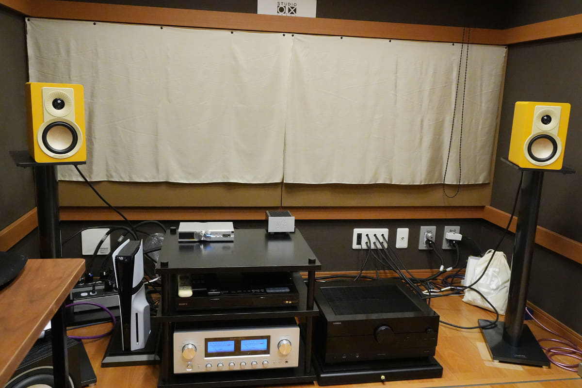 防音スタジオで音をチェック