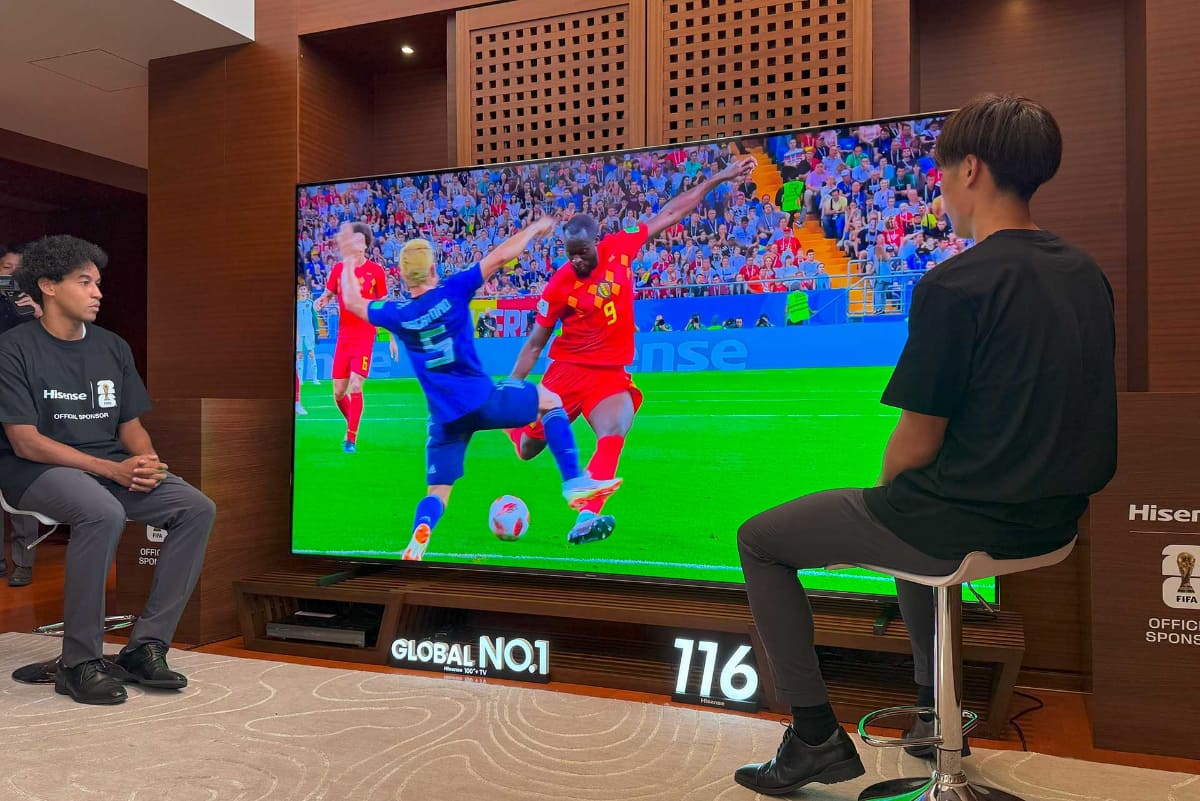 116U9Rを視聴するジャーメイン良と大迫敬介