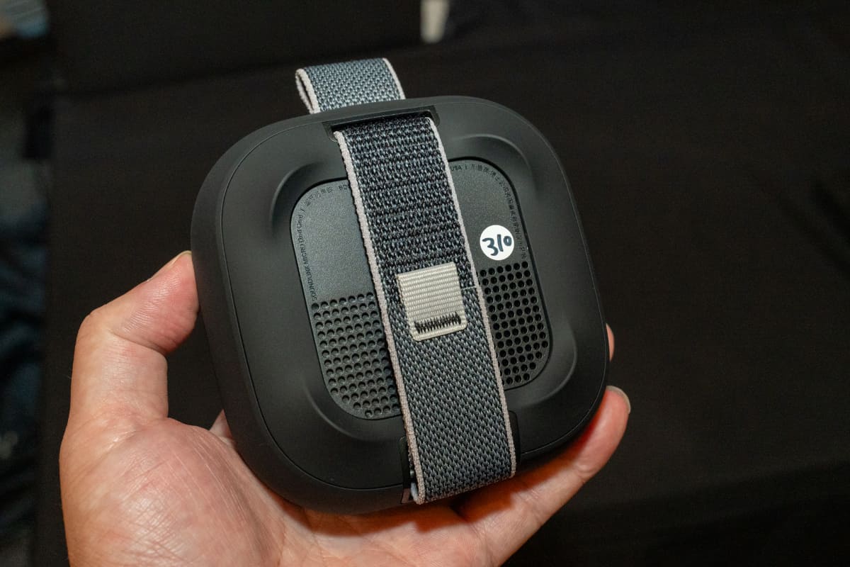 背面のストラップ部