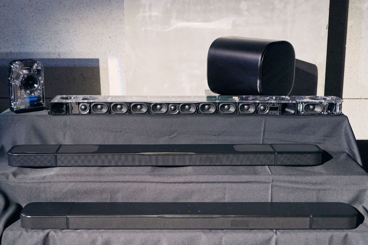 下にあるのがJBL BAR 1000