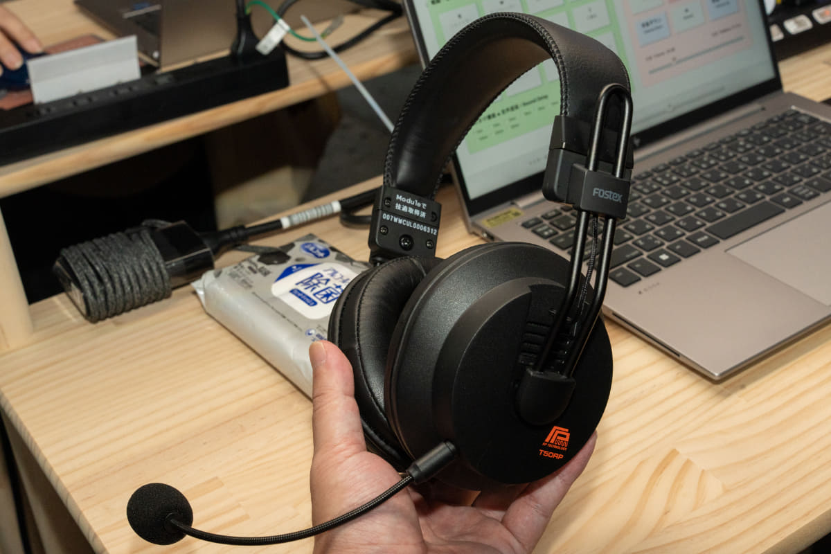 開発中のワイヤレスヘッドフォン