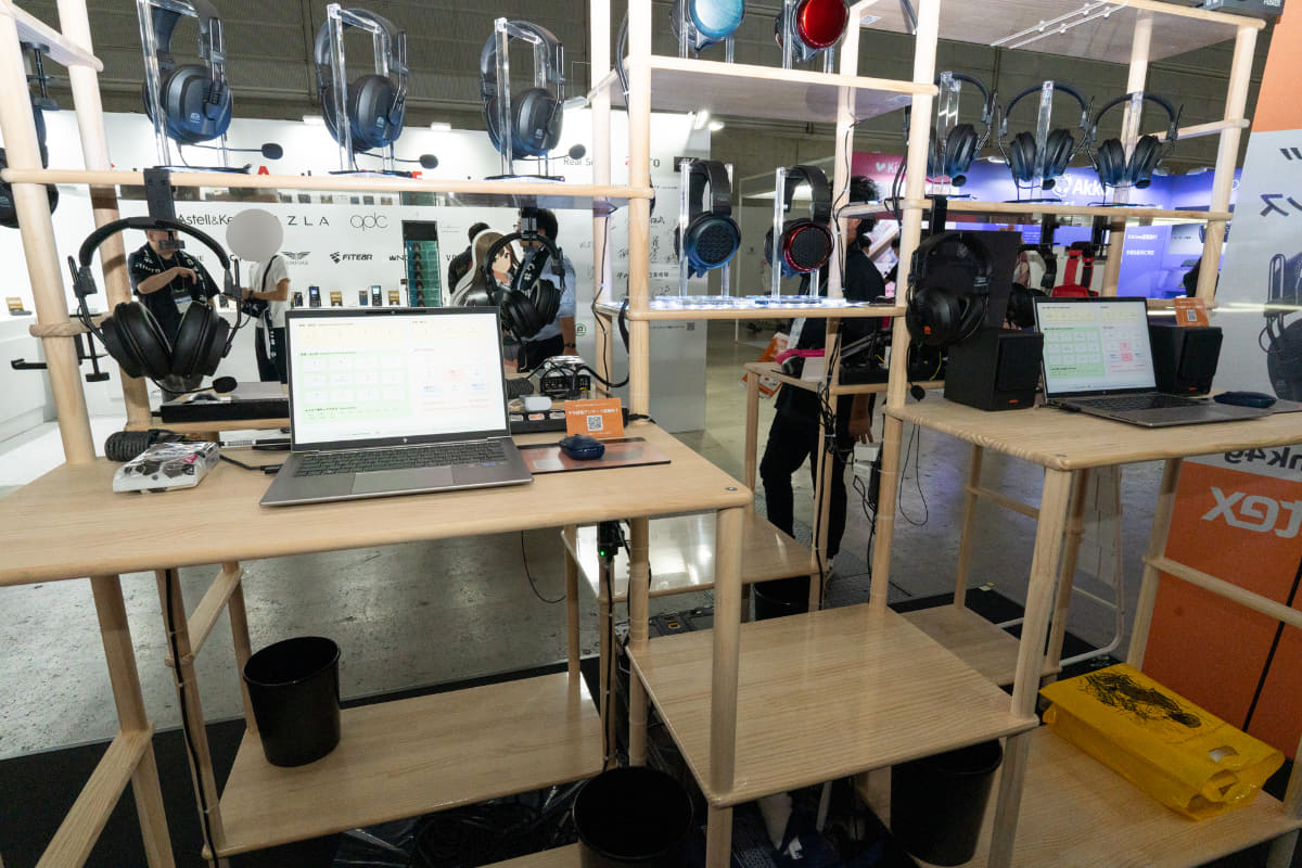 ドライバー違いで左右に移動して聴き比べできる