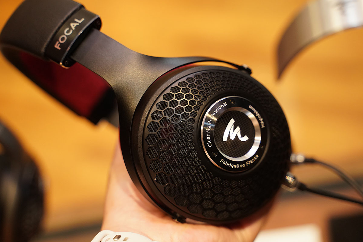 モニターヘッドフォンなども用意