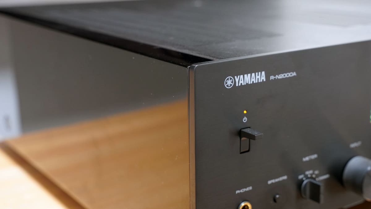 サイドのピアノブラック・パネル