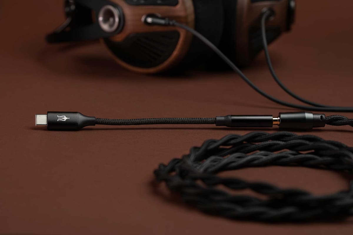 USB Type-C変換アダプターが付属する