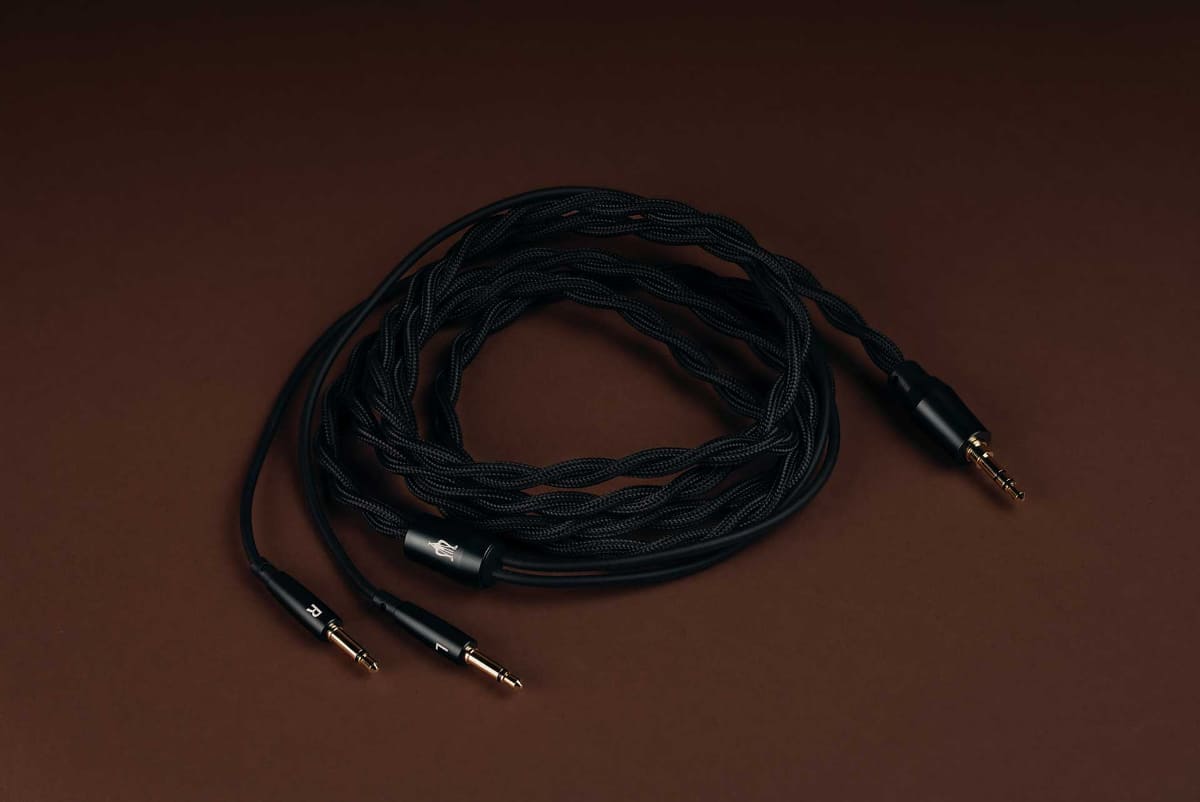 USB Type-C変換アダプターが付属する