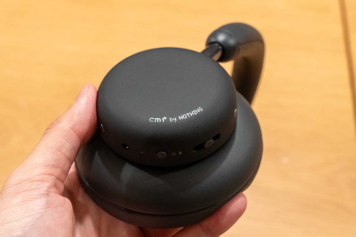 ハウジングには「CMF by NOTHING」のロゴも