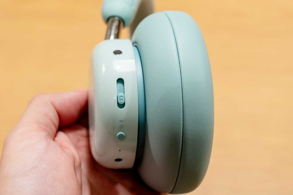 操作系は物理ボタンを採用している