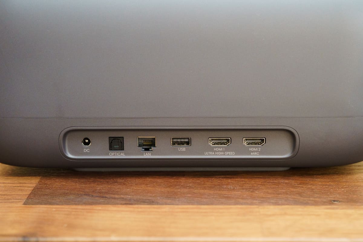 端子部分。HDMI入力に加え、HDMI ARC端子も備えている