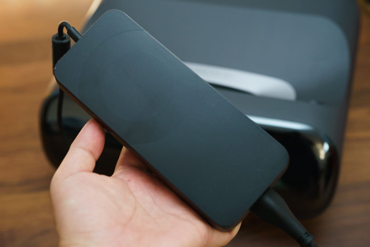 付属のACアダプターはこのサイズ