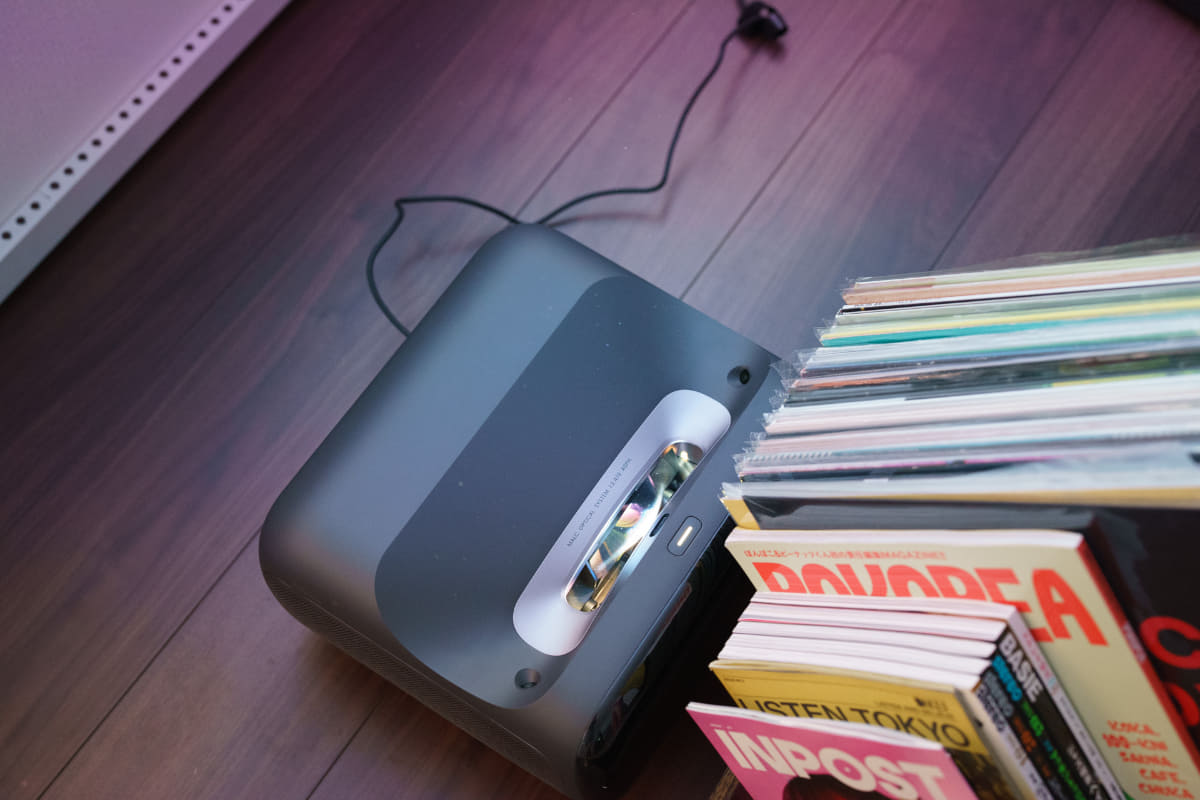 壁からこのくらいの距離をとるだけで、この大画面が堪能できる