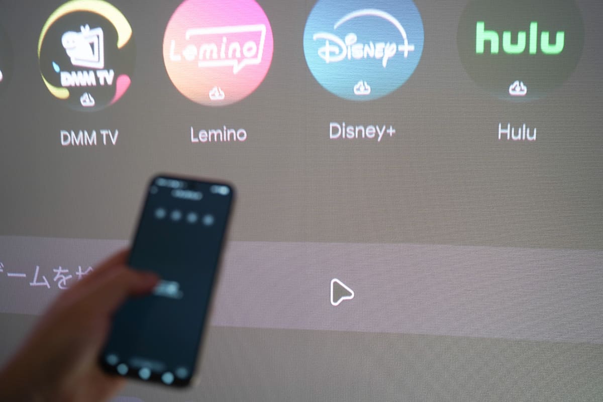 リモコンを使ったAir Mouse機能に加え、アプリの画面をタップしてのポンター操作も可能だ