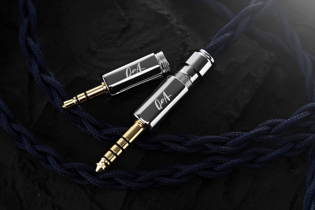 入力プラグは、3.5mmアンバランスと4.4mmバランスが交換できるセルフロック式