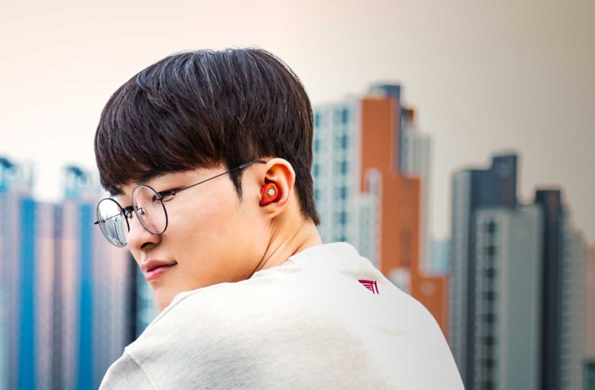 プロ e スポーツチーム“T1”所属の「Faker」着用シーン