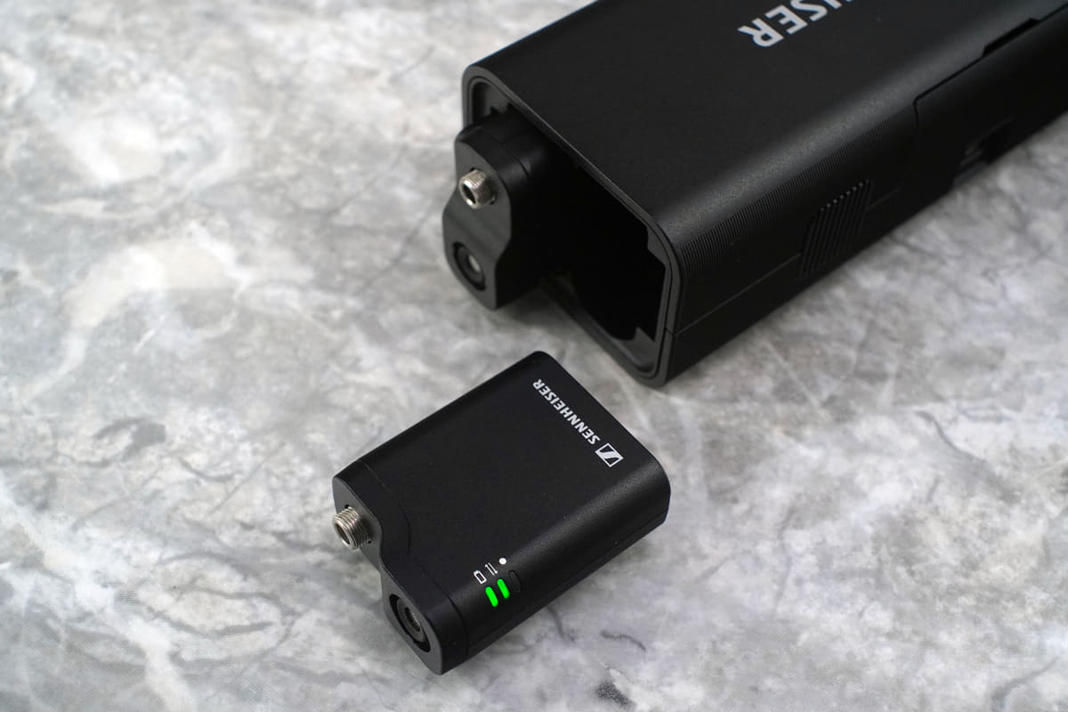 先端にマイクを2コ収納