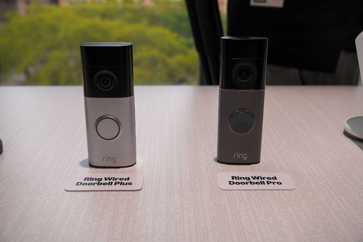 右が、日本でも発売を予定している、4K対応の「Ring Wired Doorbell Pro」