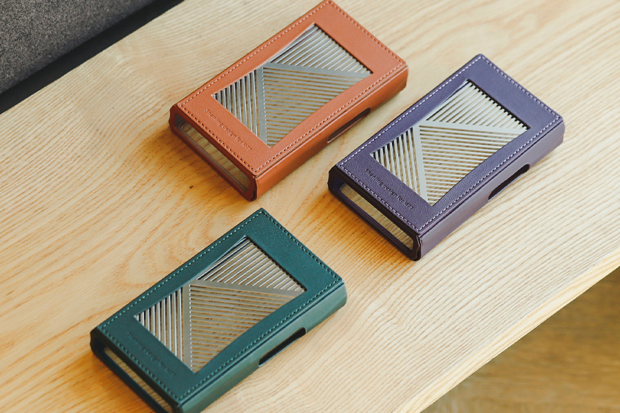 M7T専用PUレザーケースに入れたところ