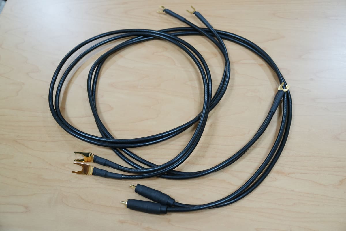 デフォルトはYラグ-RCAが付属