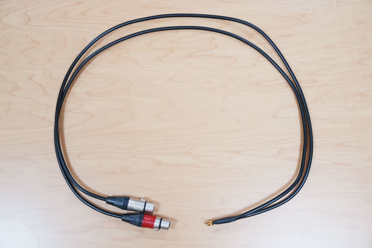 XLRメス-Yラグのケーブル