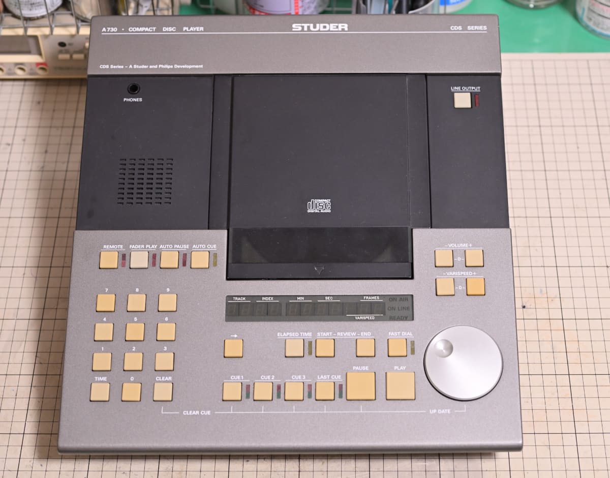 依頼品を作業台に載せた。まさかこの台にA730が載るとは……!!