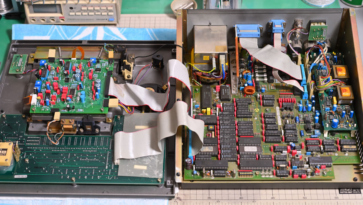 天板と下部筐体を分離。非常にシンプルだ