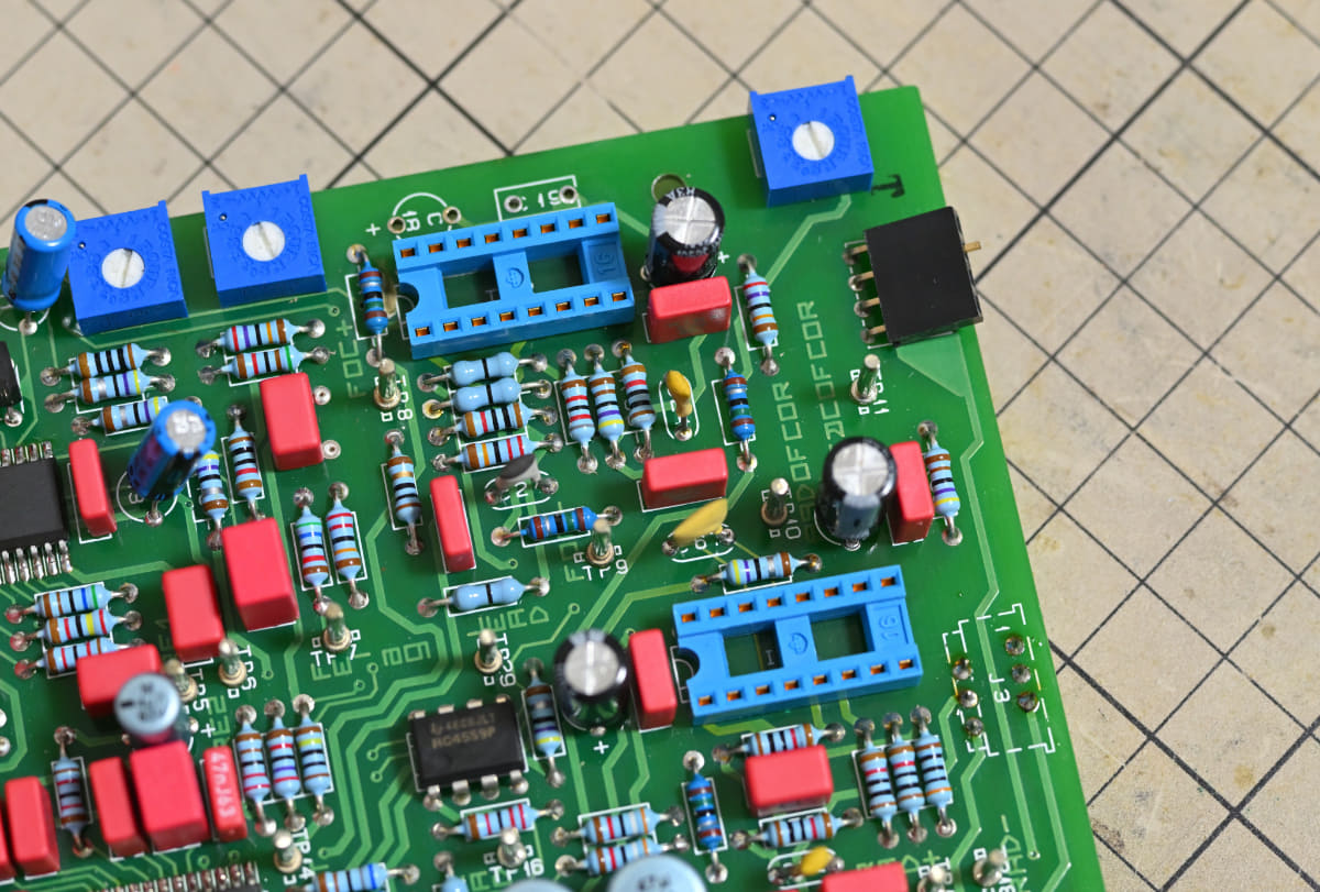 動作検証のために、ICソケット追加して交換