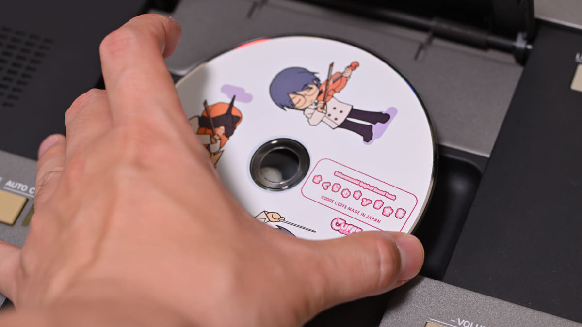 ディスクをセットして蓋を閉めるという儀式が気分を高揚させる