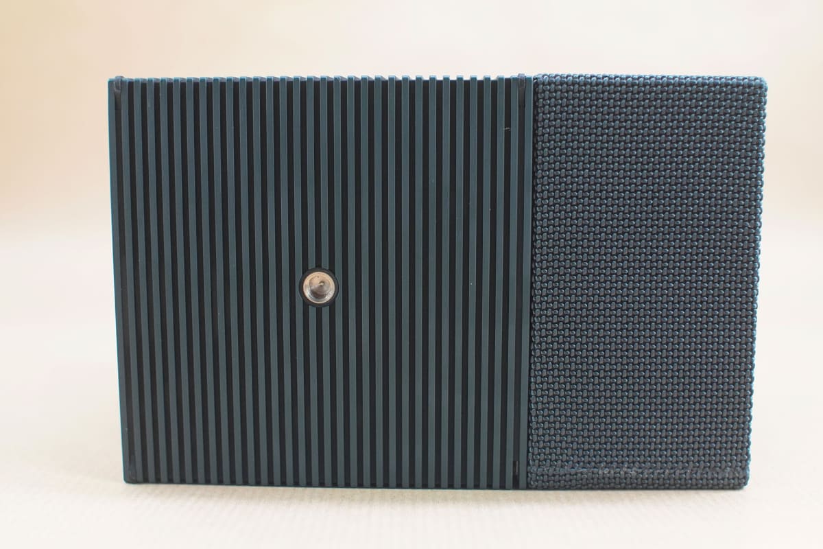 底部に三脚穴がある