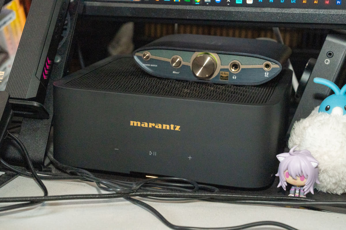 ちなみにZEN DAC 3は撮影のためにModel M1の上部に置いているが、使用時は移動させている