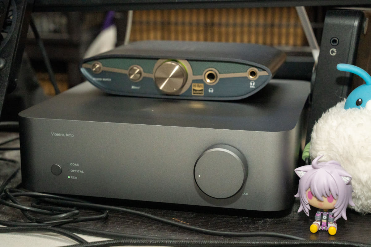 前面はボリュームと入力切替のみ