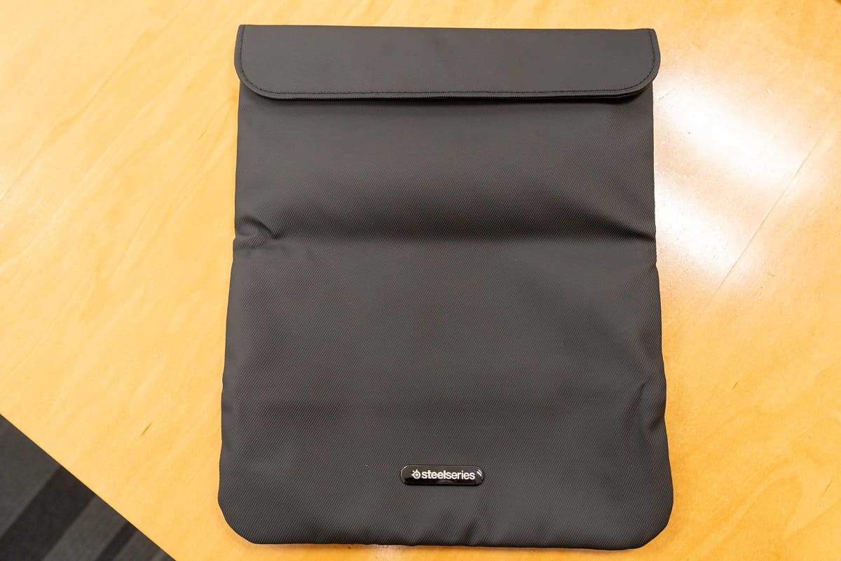 持ち運びに使えるキャリーケースも付属