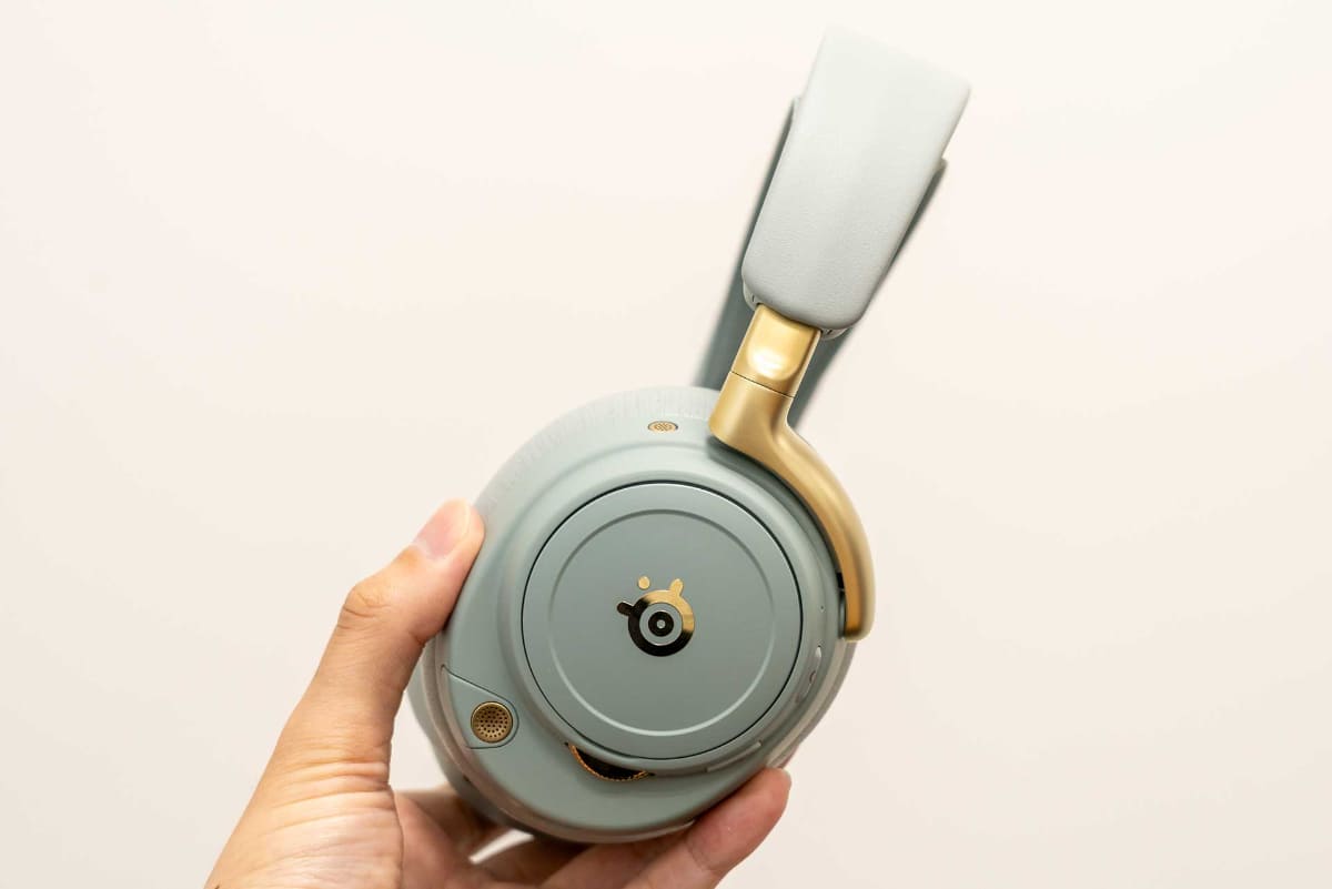 「Arctis Nova Elite」(Sage＆Gold)