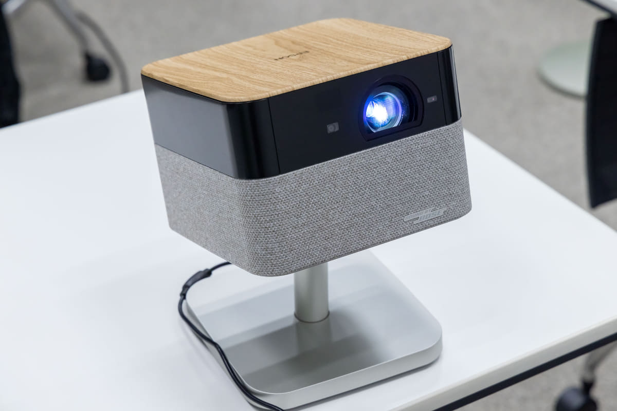 4K/1,000ルーメンの「EF-72」