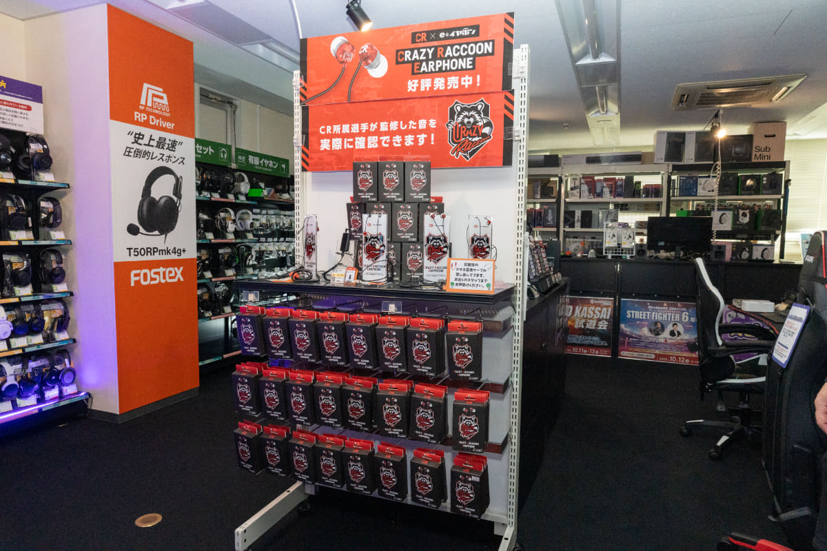 「CRAZY RACCOON EARPHONE」のコーナーも