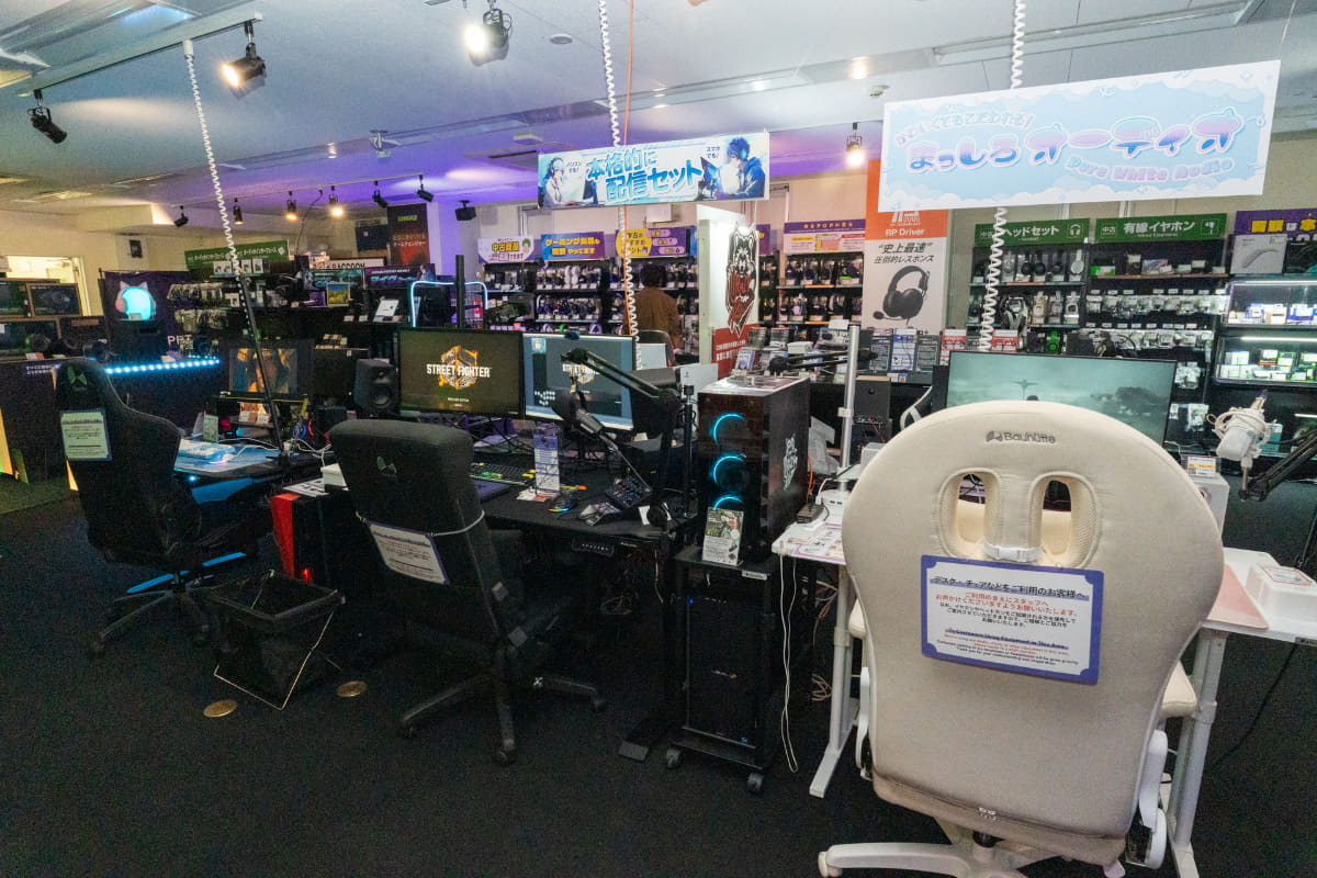 様々なコンセプトのデスクが用意された試遊コーナー