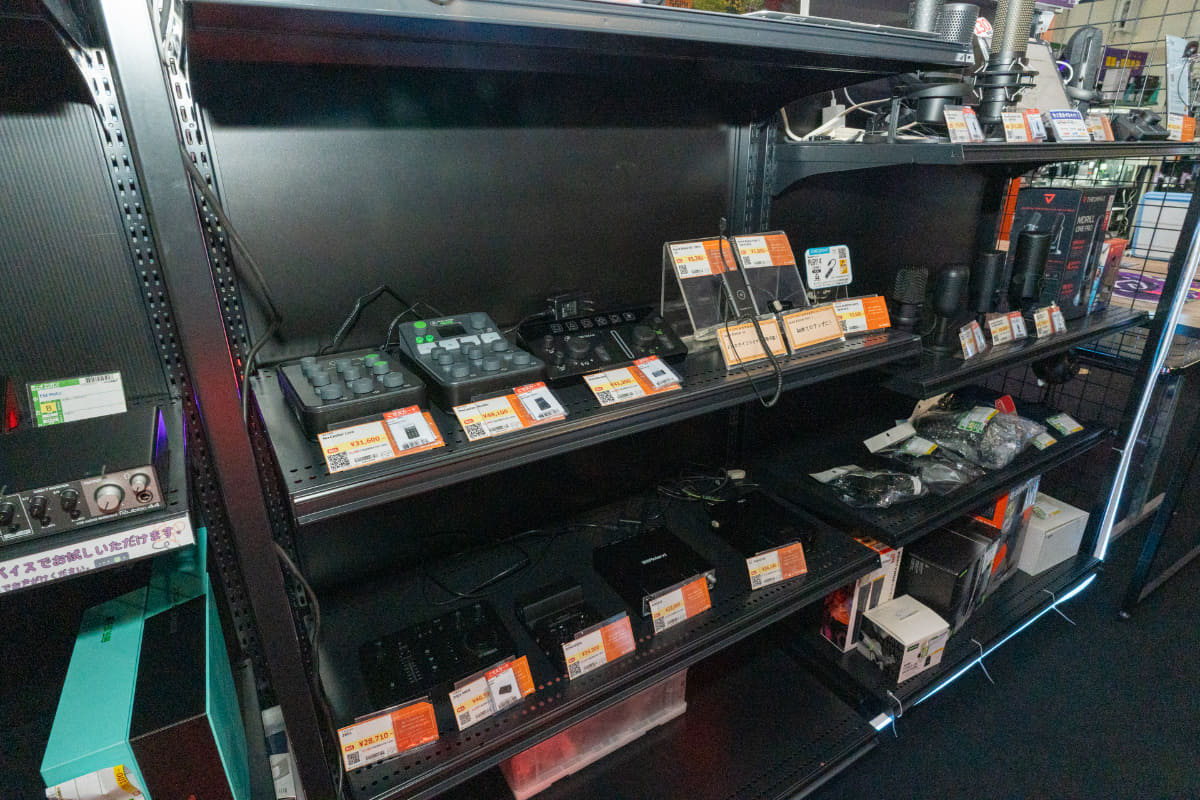 インターフェイス類も徐々に品数が増えている