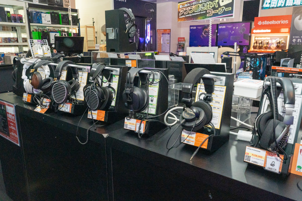 オーディオ向けのハイエンド機がズラリと並んでいるスペースも。スタッフ厳選のゲーミングでもバッチリな機種のほか、eスポーツ選手が愛用している機種もピックアップしている