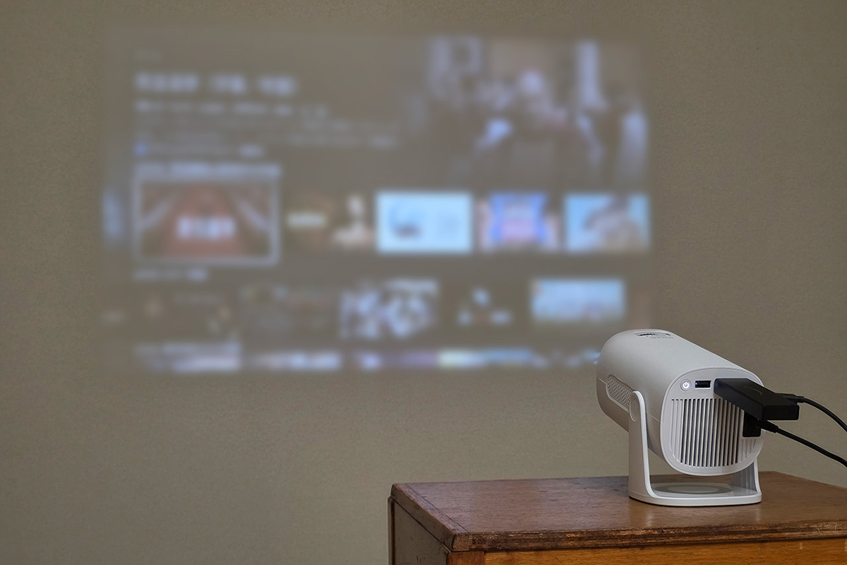 部屋にある程度の明るさが残る状態で視聴