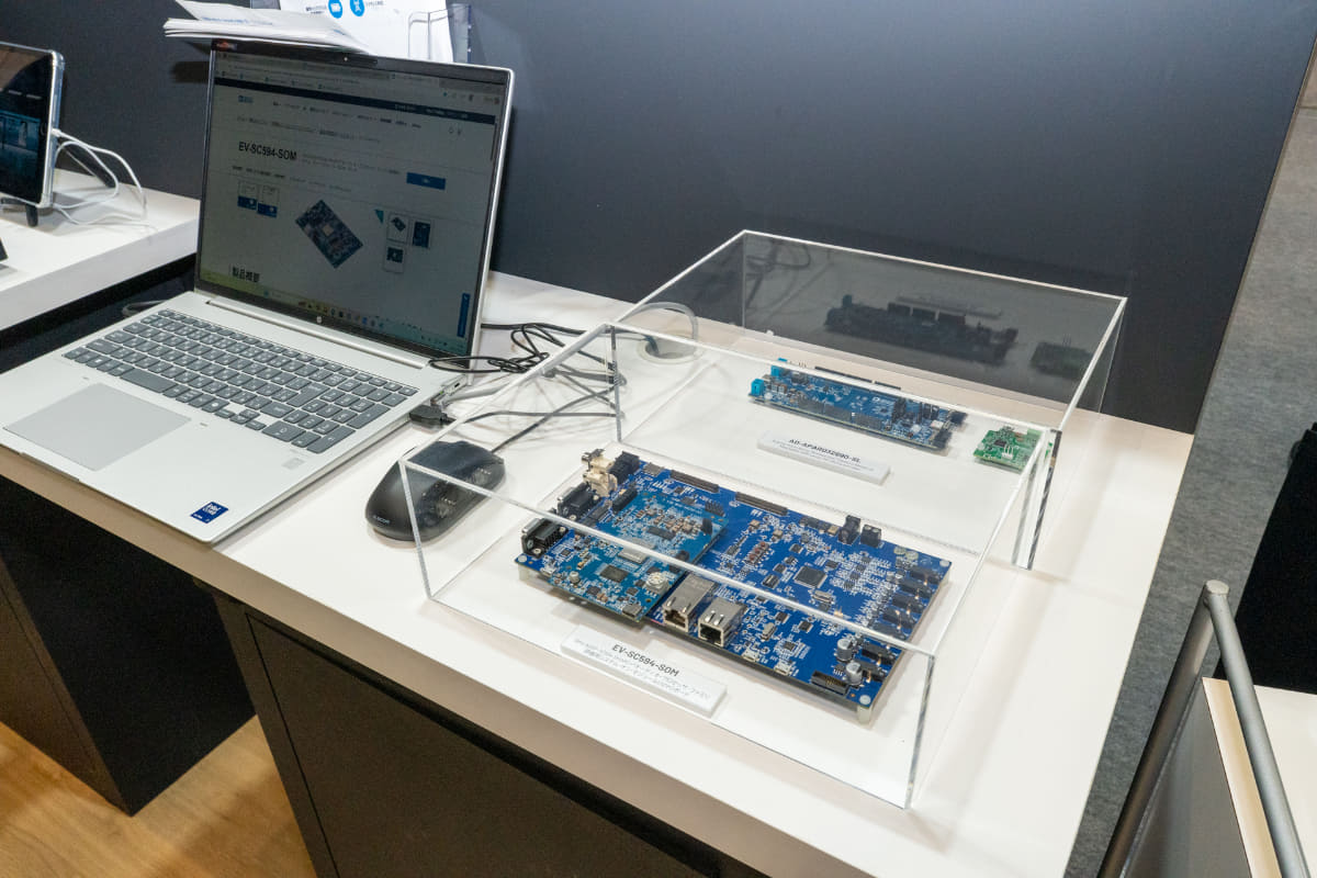 試験用のボードに載ったDSP