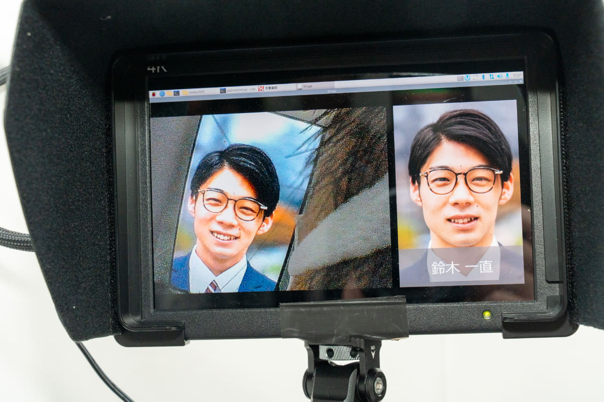 思い出せない人の名前をこっそり教えてくれる