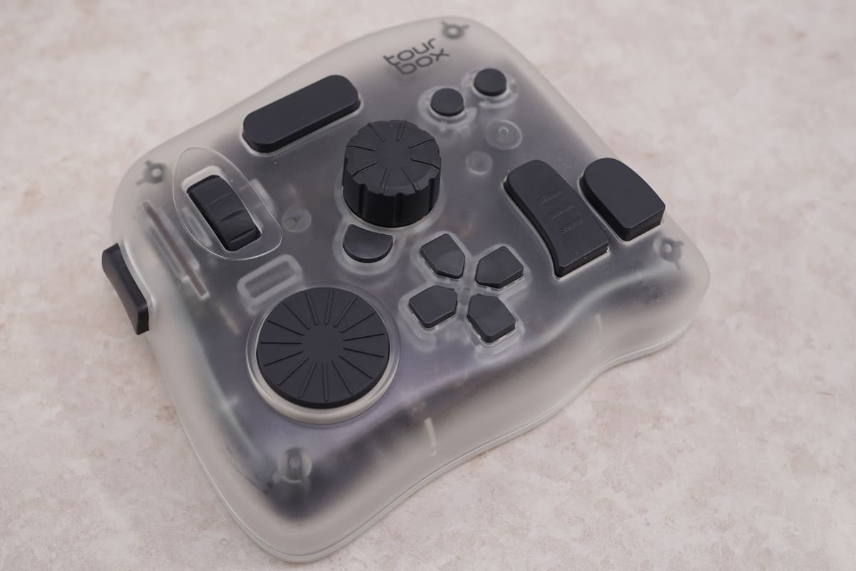 今年3月発売のTourBox Elite Plus