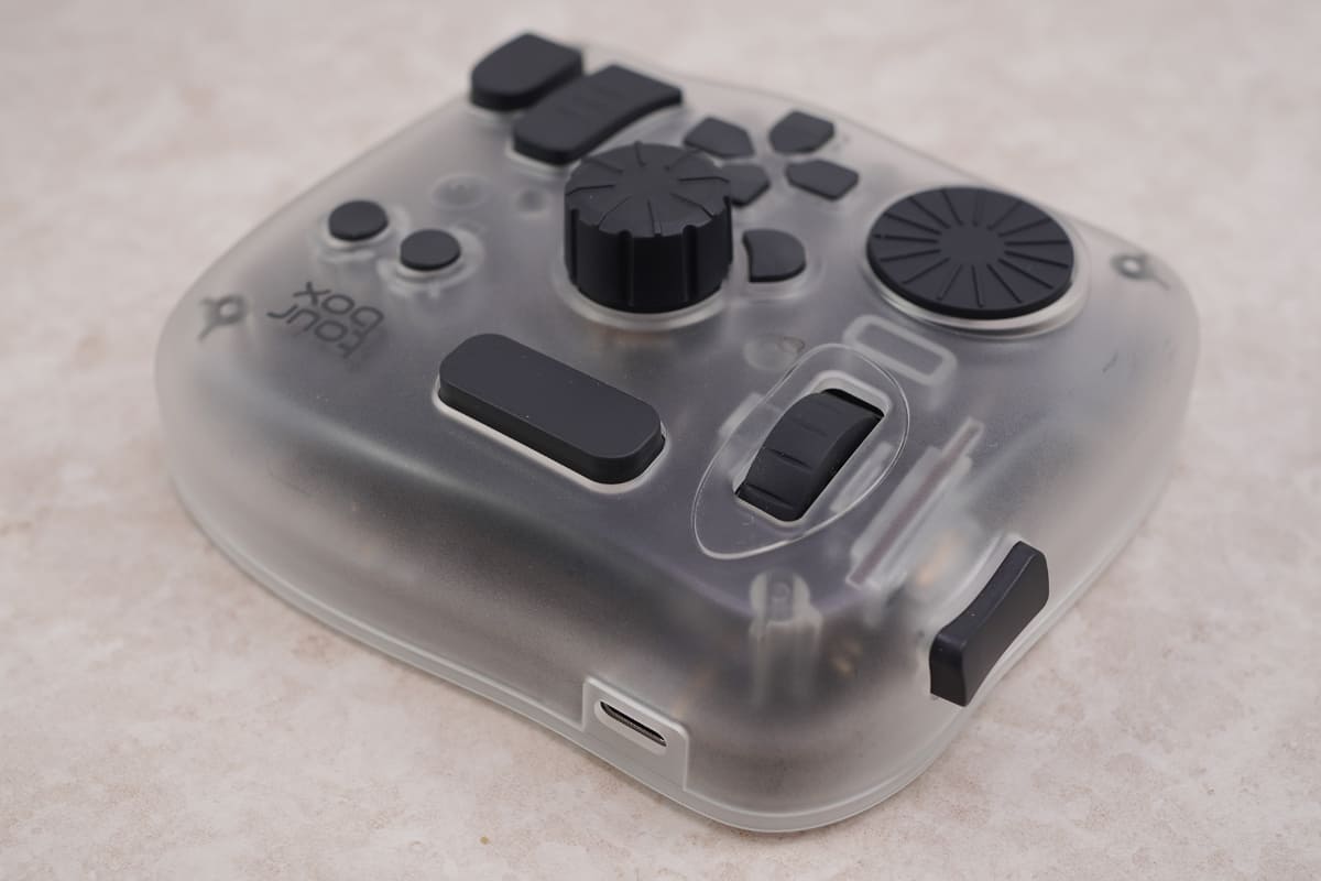 左上にUSBｰC端子