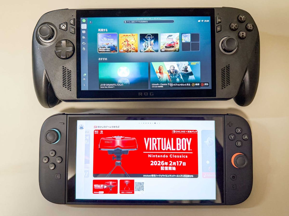 ROG Xbox Ally X(上)とNintendo Switch 2(下)。コントローラーがコンパクトで、Switch 2の方がかなり小さく見える