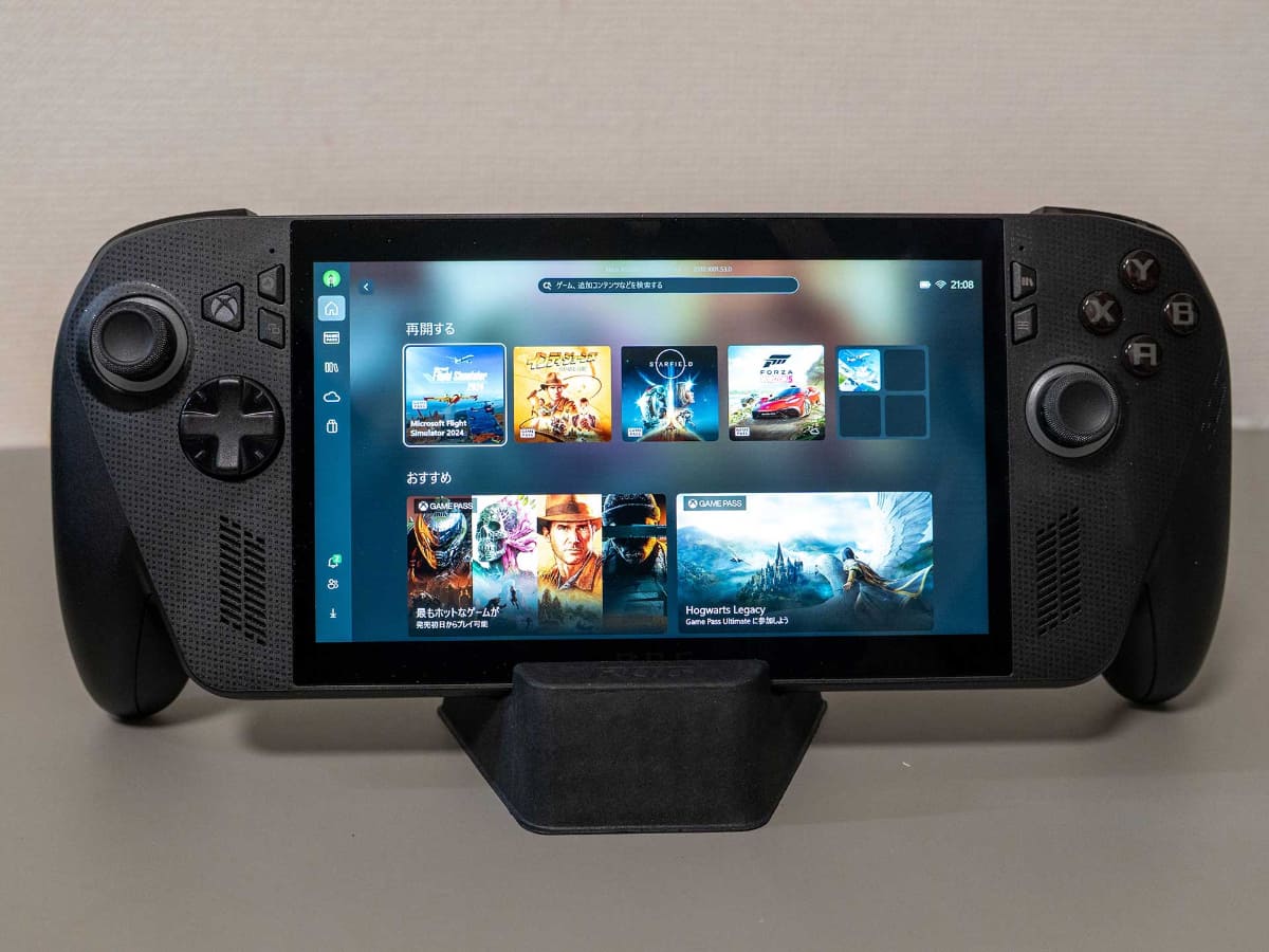 箱のフタ側には、簡易的なスタンドが入っている