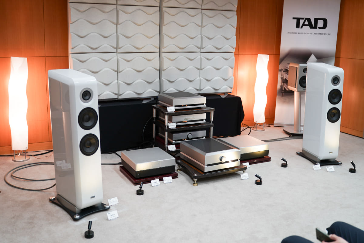 「TAD-E1AX」グロッシーホワイト